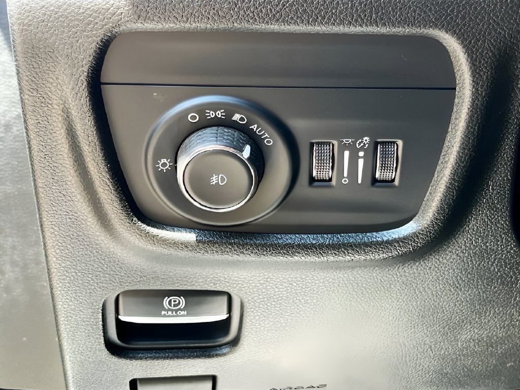 2021 Jeep Grand Cherokee photo 10 of 35