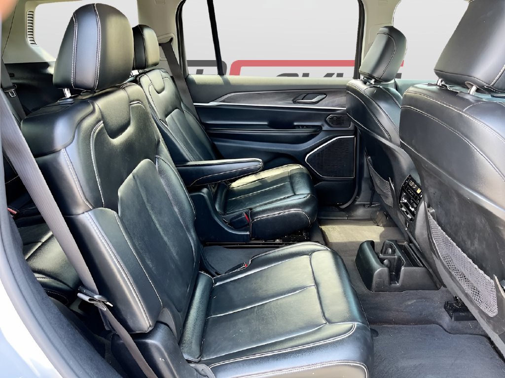 2021 Jeep Grand Cherokee photo 30 of 35