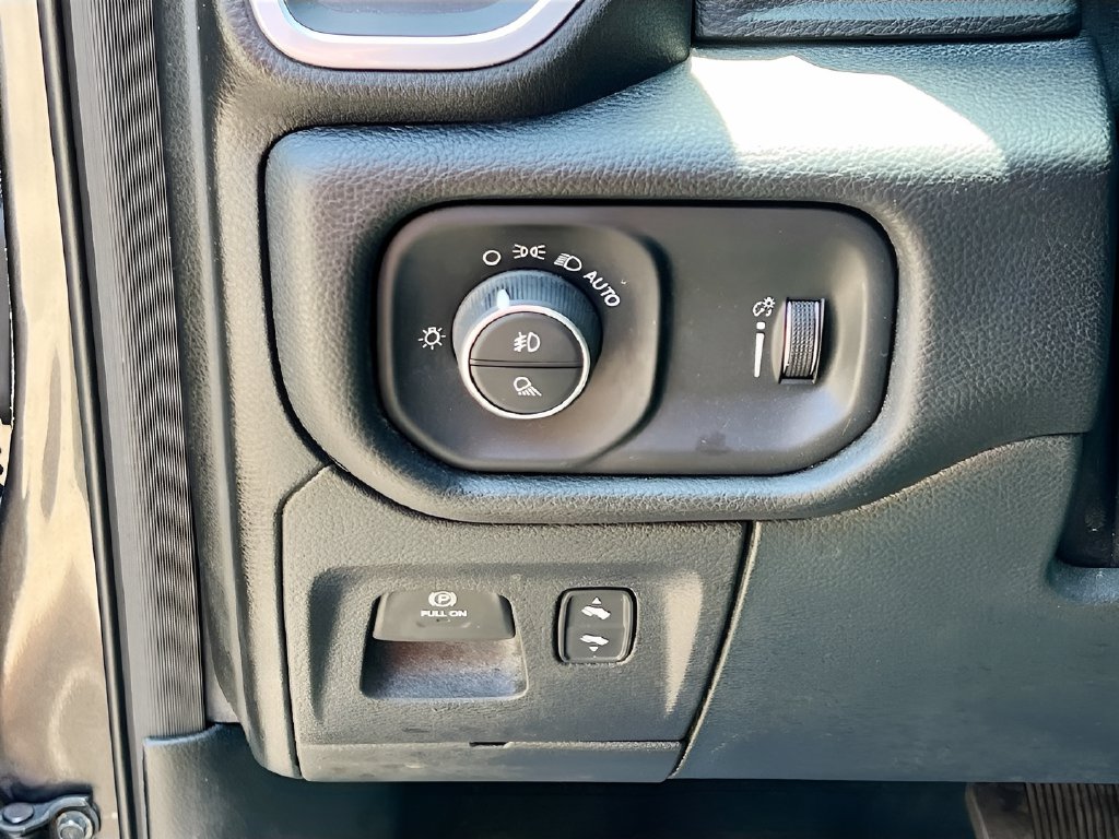 2021 Ram 1500 photo 10 of 31