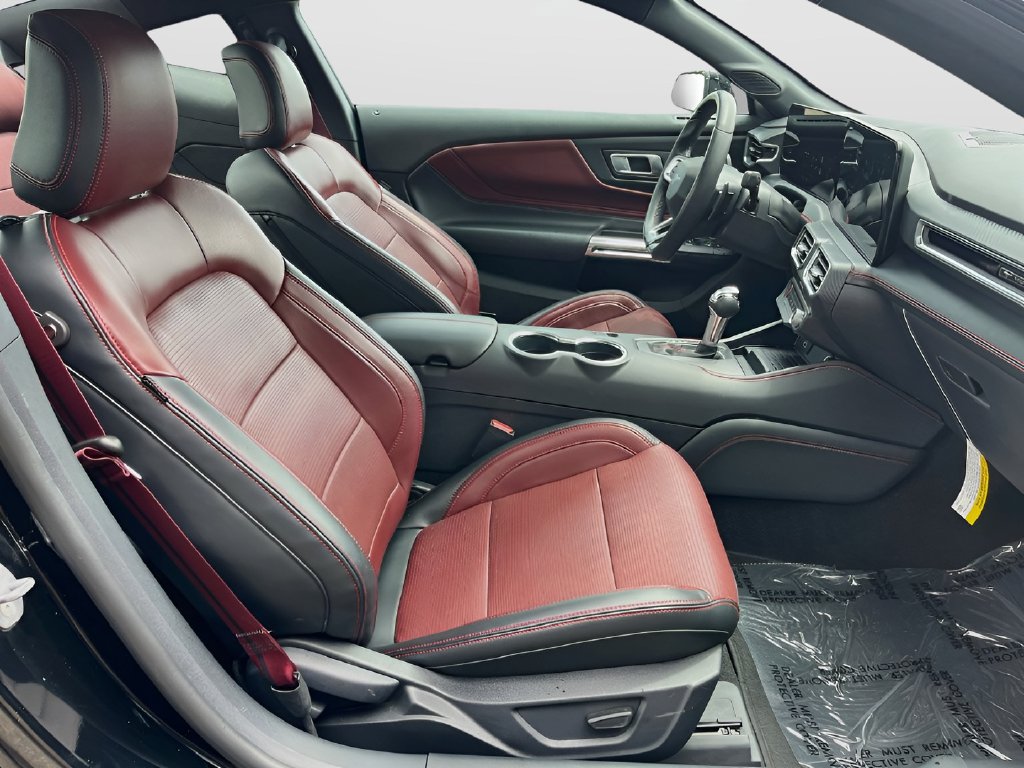2024 Ford Mustang photo 27 of 31