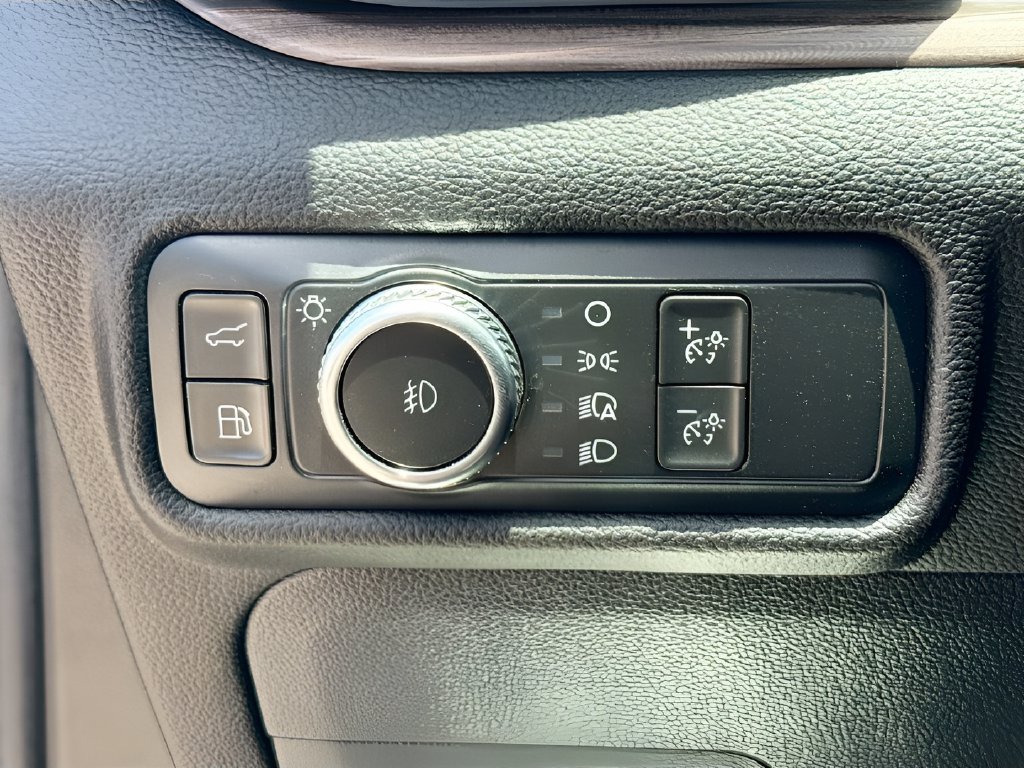 2023 Ford Explorer photo 10 of 34