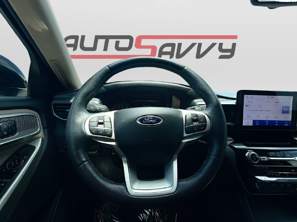 2023 Ford Explorer photo 11 of 34