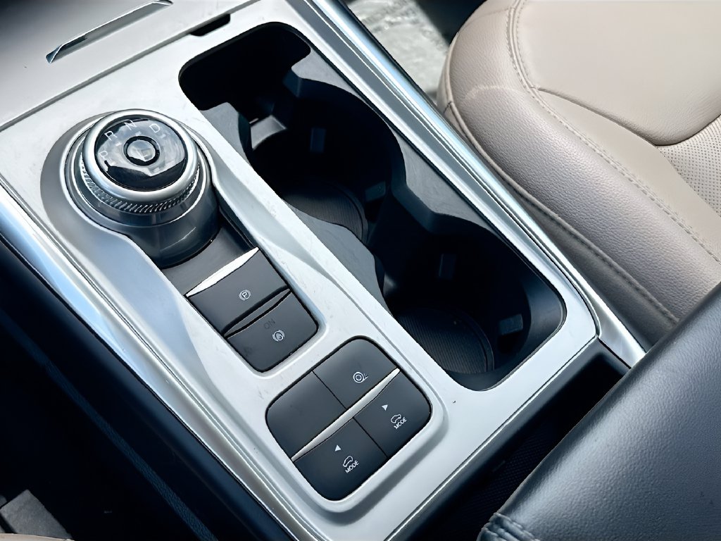2023 Ford Explorer photo 17 of 34