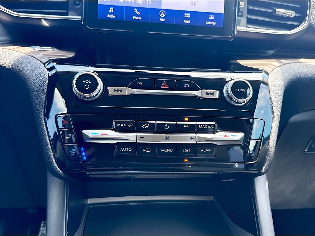 2023 Ford Explorer photo 21 of 34