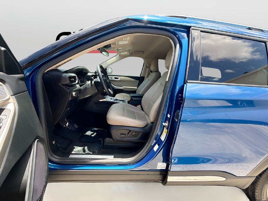 2023 Ford Explorer photo 22 of 34
