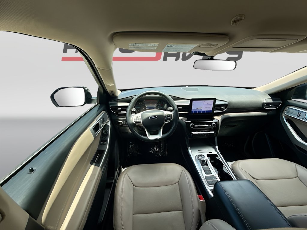 2023 Ford Explorer photo 23 of 34