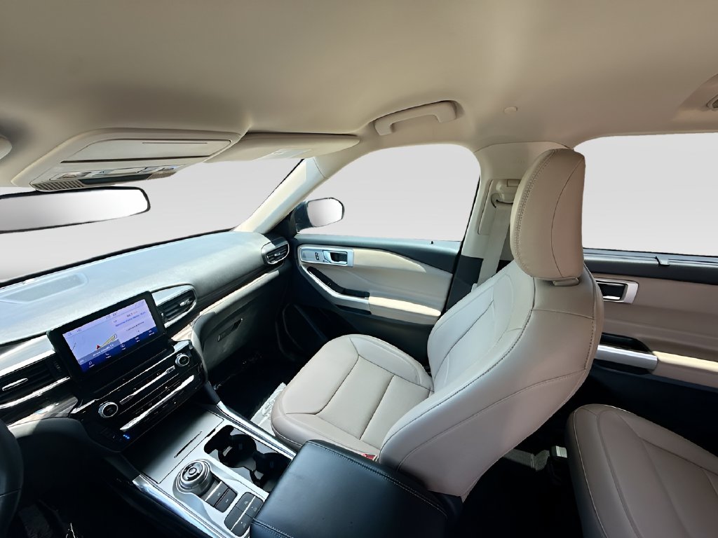 2023 Ford Explorer photo 24 of 34