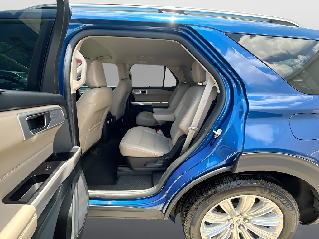2023 Ford Explorer photo 25 of 34
