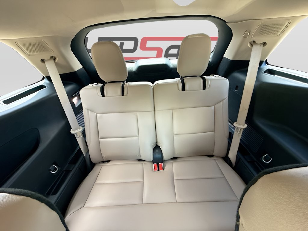 2023 Ford Explorer photo 28 of 34