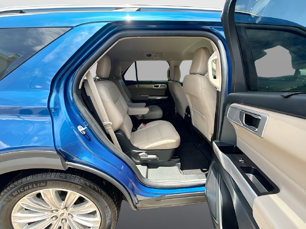 2023 Ford Explorer photo 29 of 34