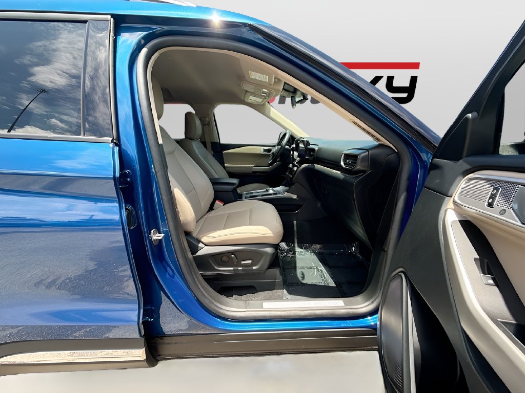 2023 Ford Explorer photo 30 of 34
