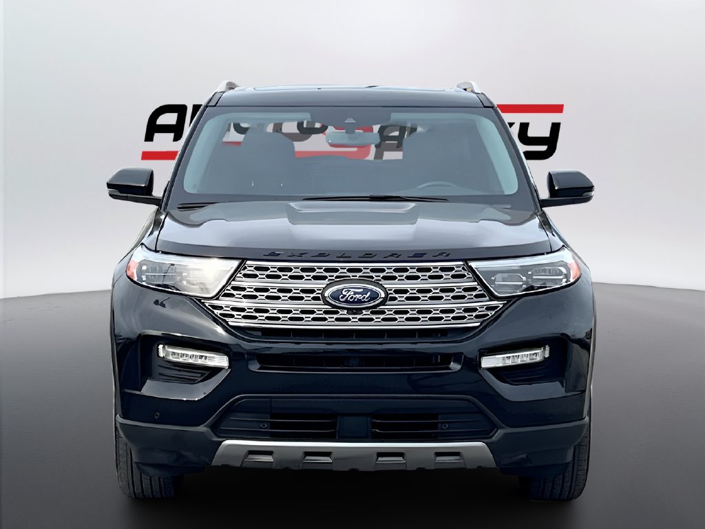 2022 Ford Explorer photo 2 of 37