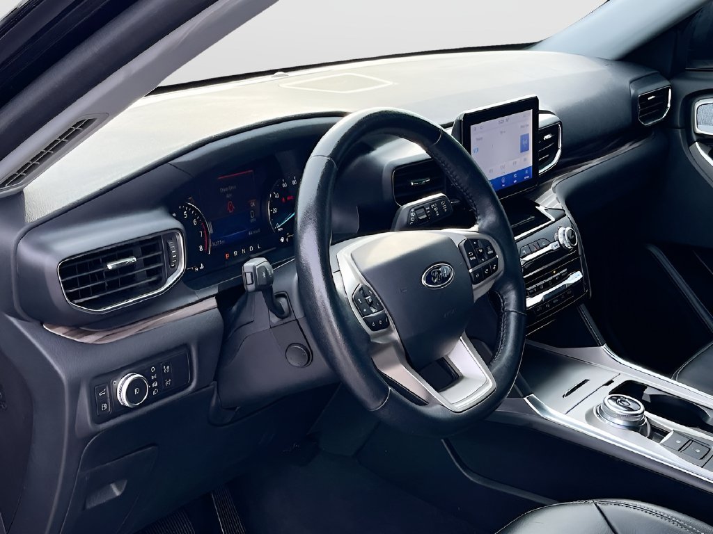 2022 Ford Explorer photo 9 of 37