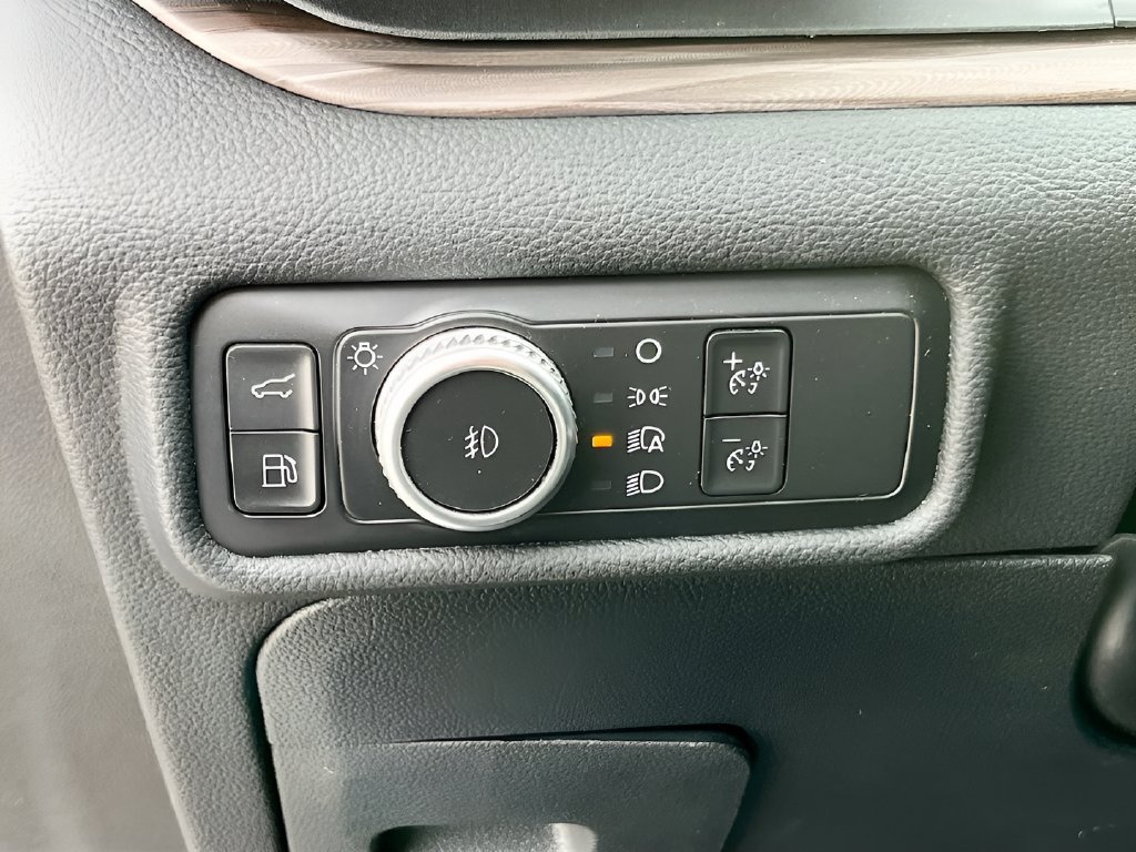 2022 Ford Explorer photo 10 of 37