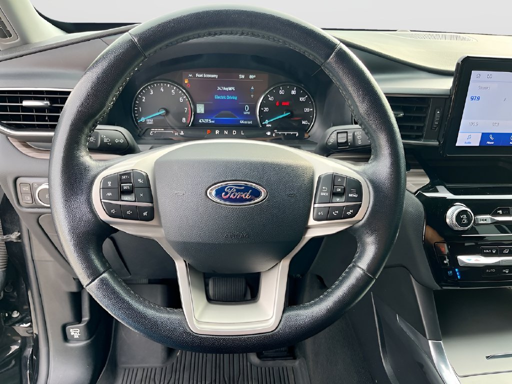 2022 Ford Explorer photo 11 of 37