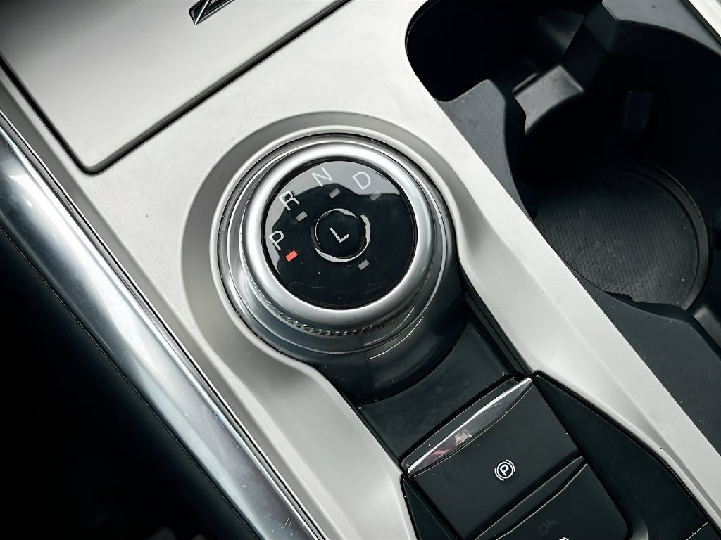2022 Ford Explorer photo 17 of 37
