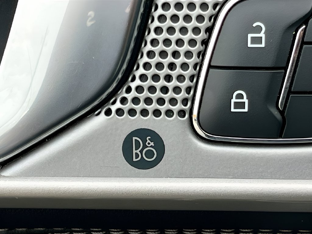 2022 Ford Explorer photo 19 of 37