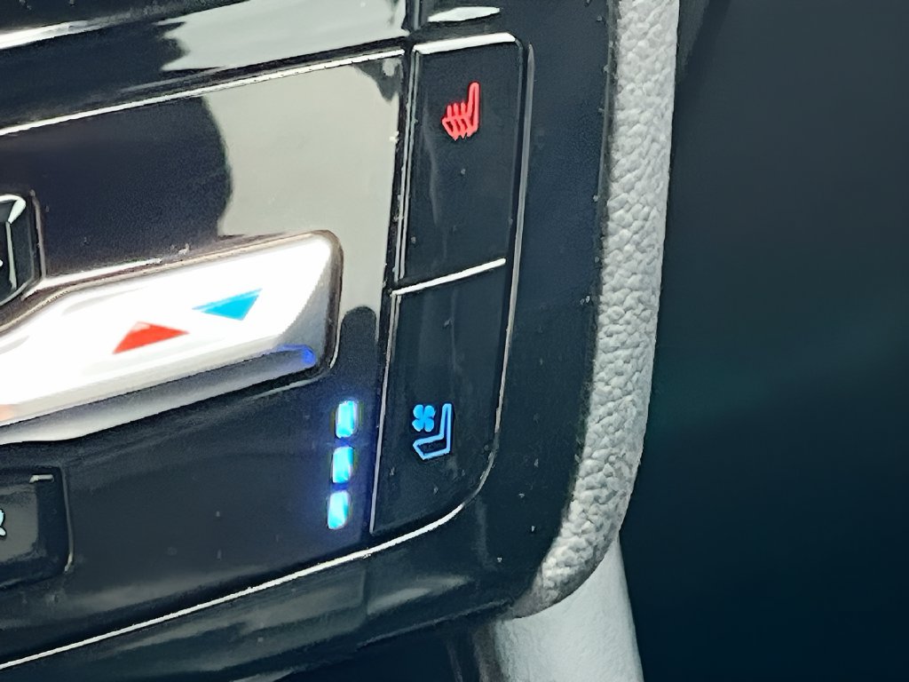 2022 Ford Explorer photo 21 of 37