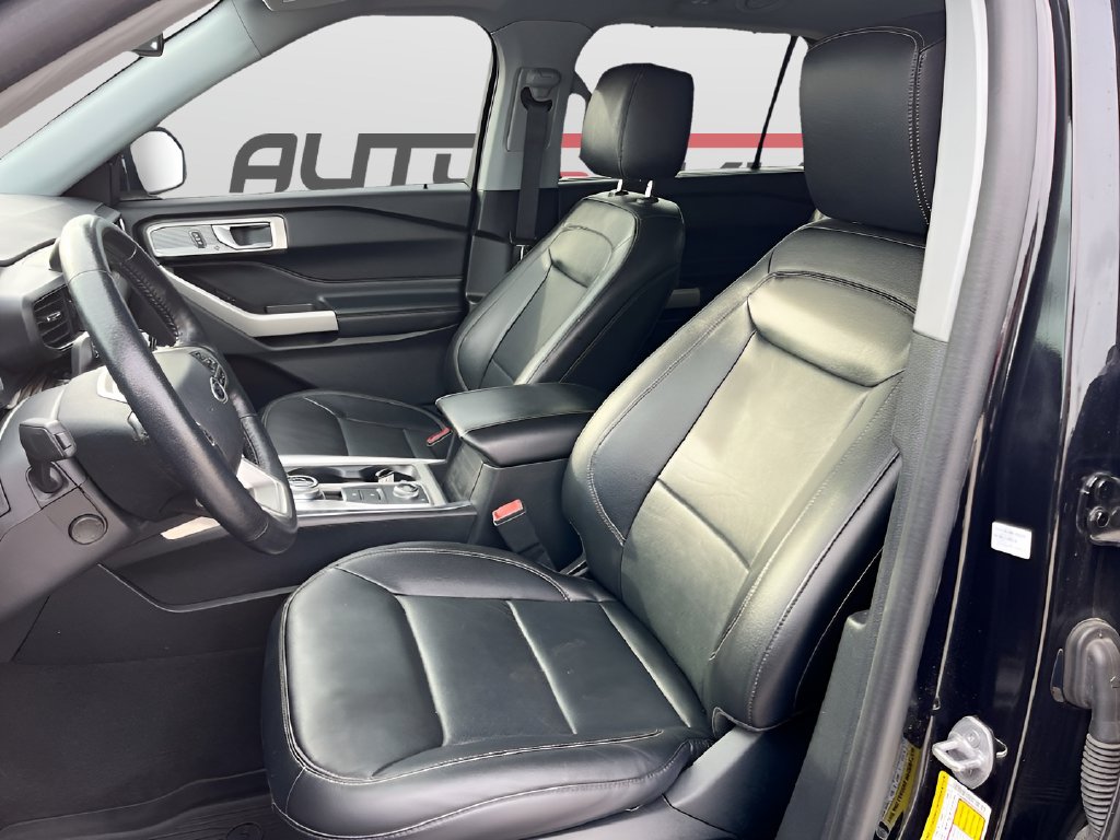 2022 Ford Explorer photo 22 of 37
