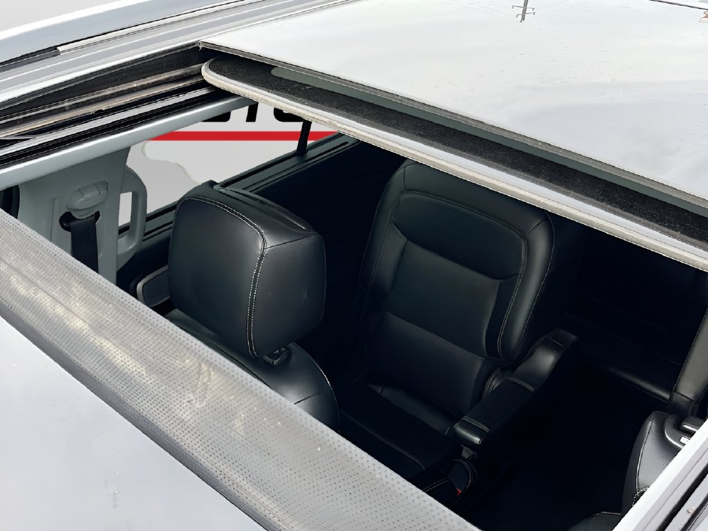 2022 Ford Explorer photo 23 of 37