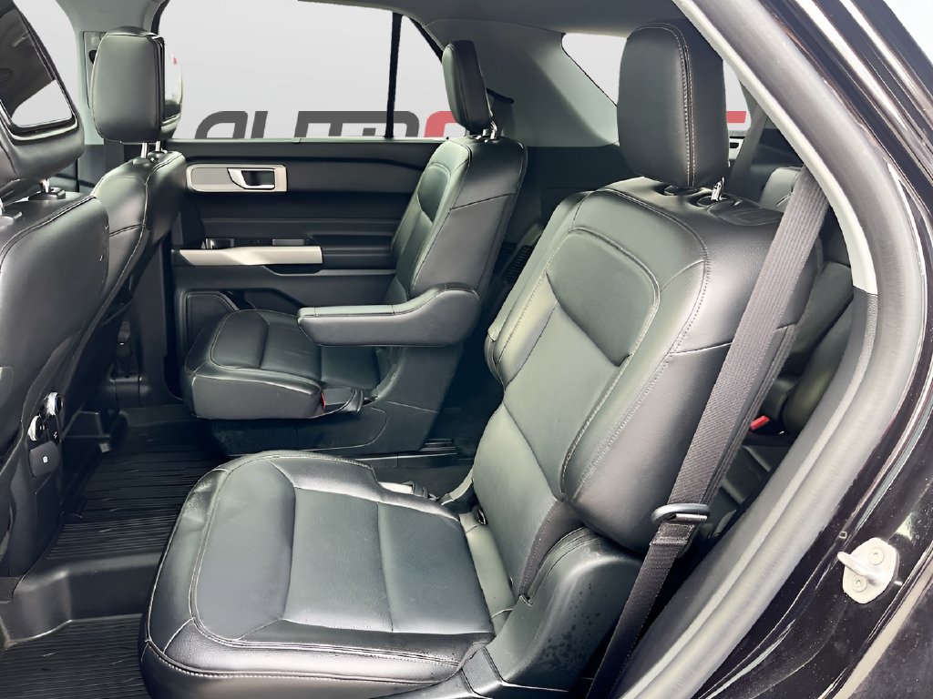 2022 Ford Explorer photo 26 of 37