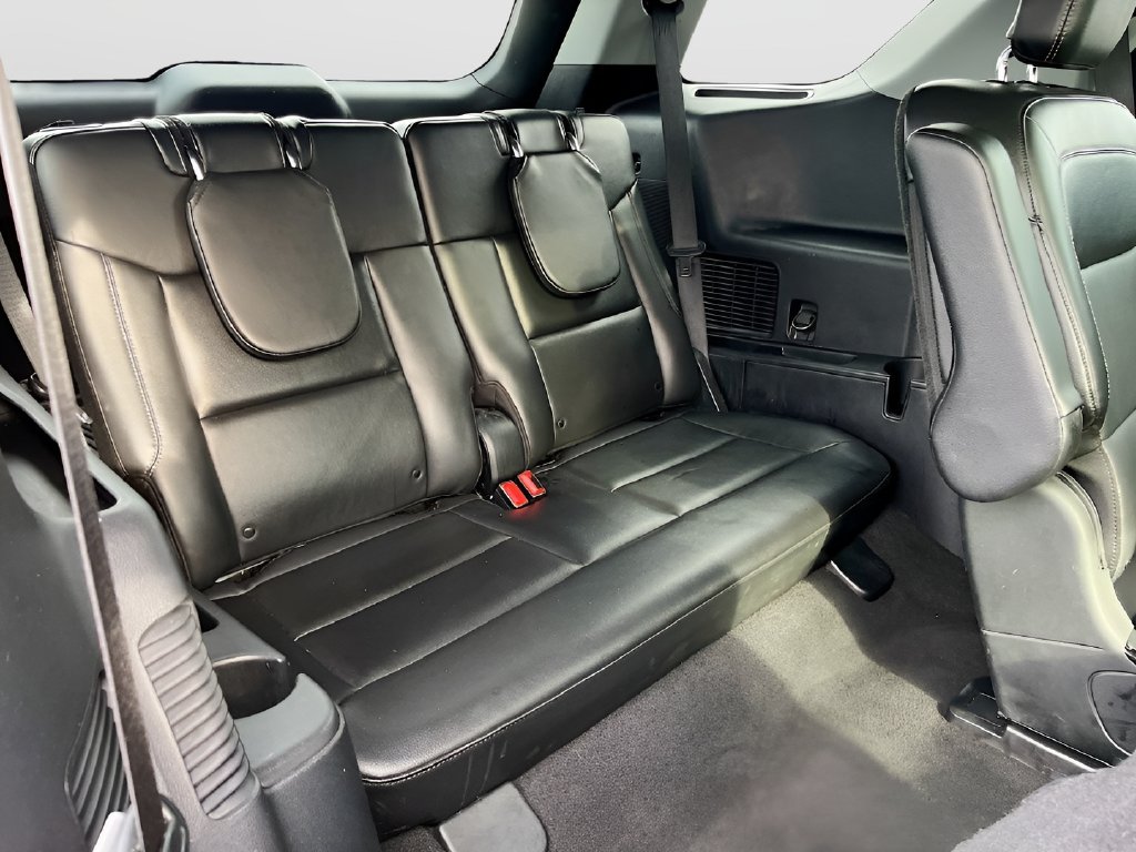 2022 Ford Explorer photo 30 of 37