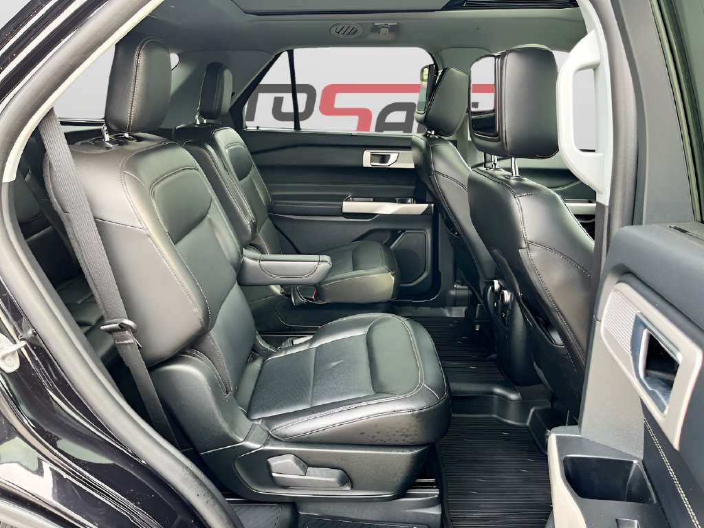 2022 Ford Explorer photo 31 of 37