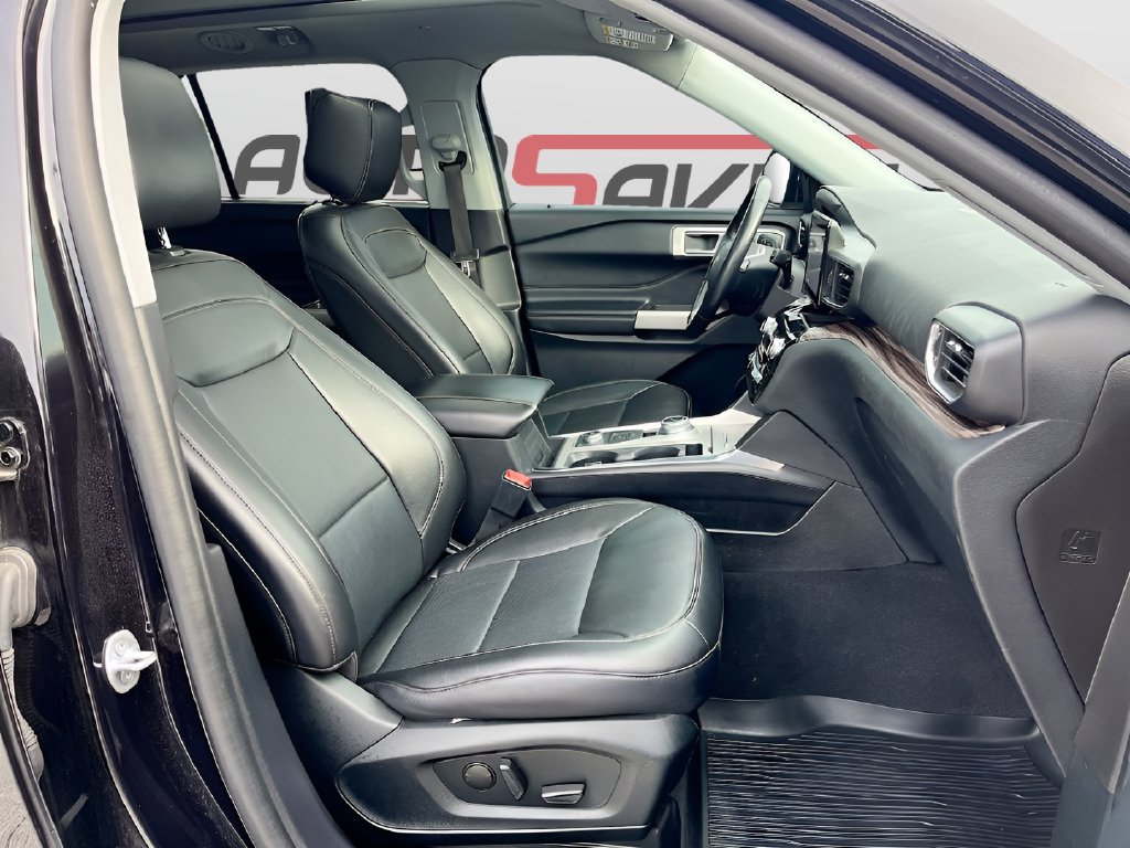 2022 Ford Explorer photo 32 of 37