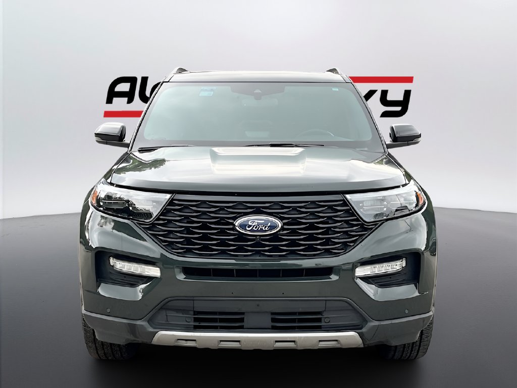 2023 Ford Explorer photo 2 of 35