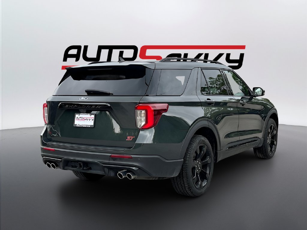 2023 Ford Explorer photo 7 of 35