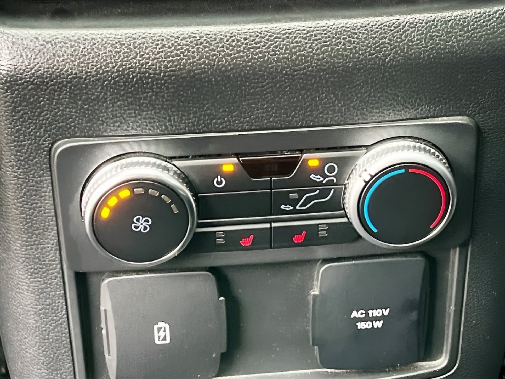 2023 Ford Explorer photo 27 of 35
