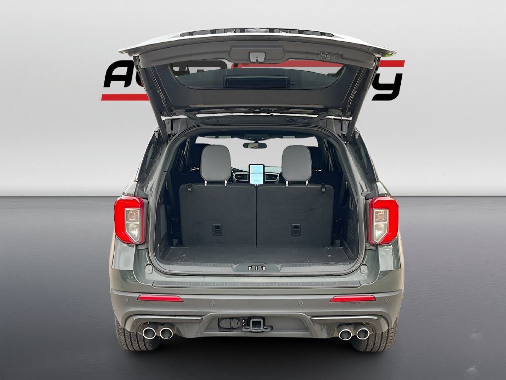 2023 Ford Explorer photo 28 of 35