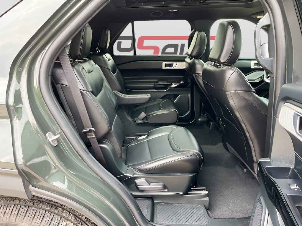 2023 Ford Explorer photo 30 of 35