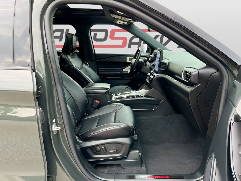2023 Ford Explorer photo 31 of 35