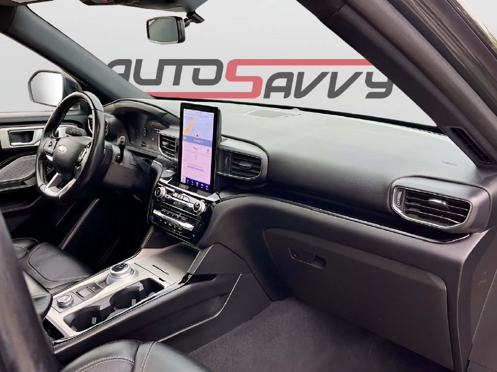 2023 Ford Explorer photo 32 of 35