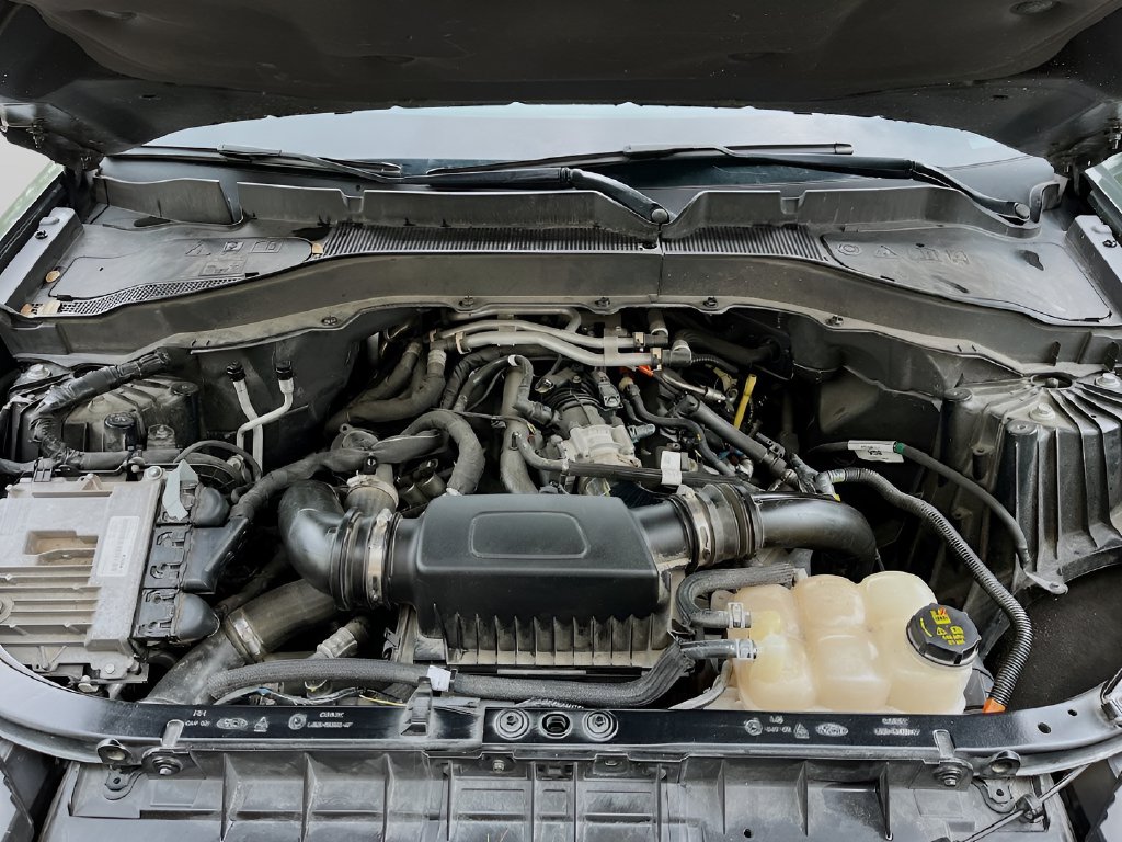 2023 Ford Explorer photo 33 of 35