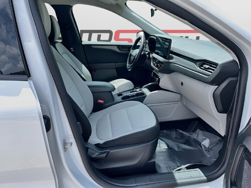 2026 Ford Escape photo 28 of 32