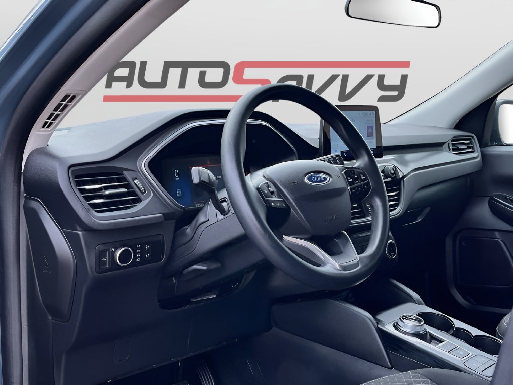 2025 Ford Escape photo 9 of 31