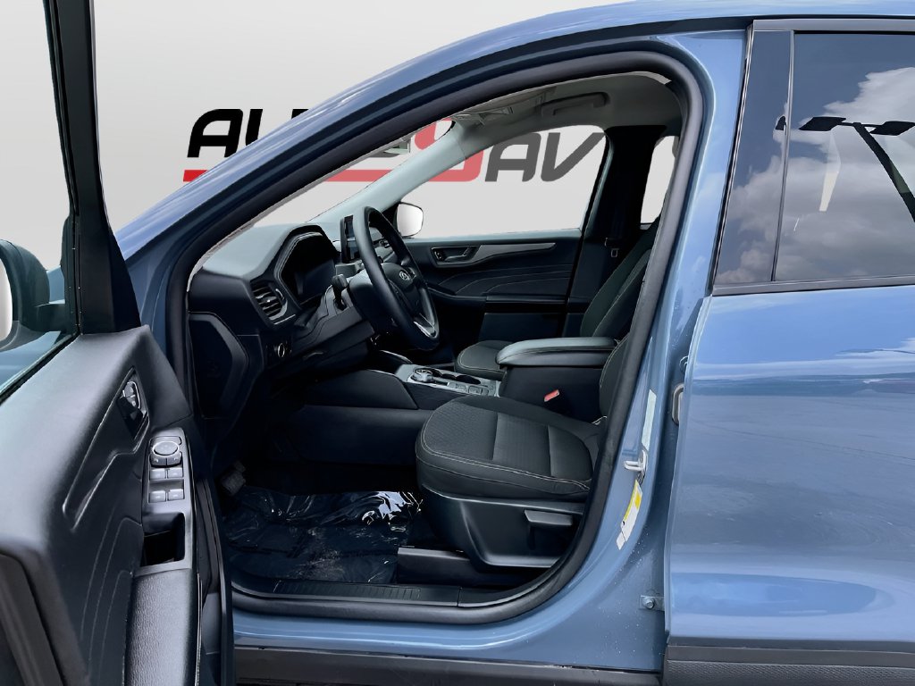 2025 Ford Escape photo 19 of 31