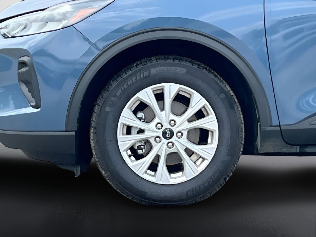 2025 Ford Escape photo 30 of 31