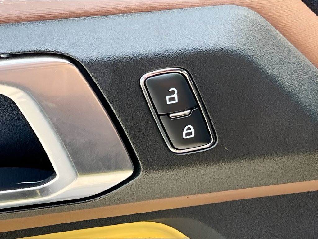 2023 Ford Bronco photo 17 of 33