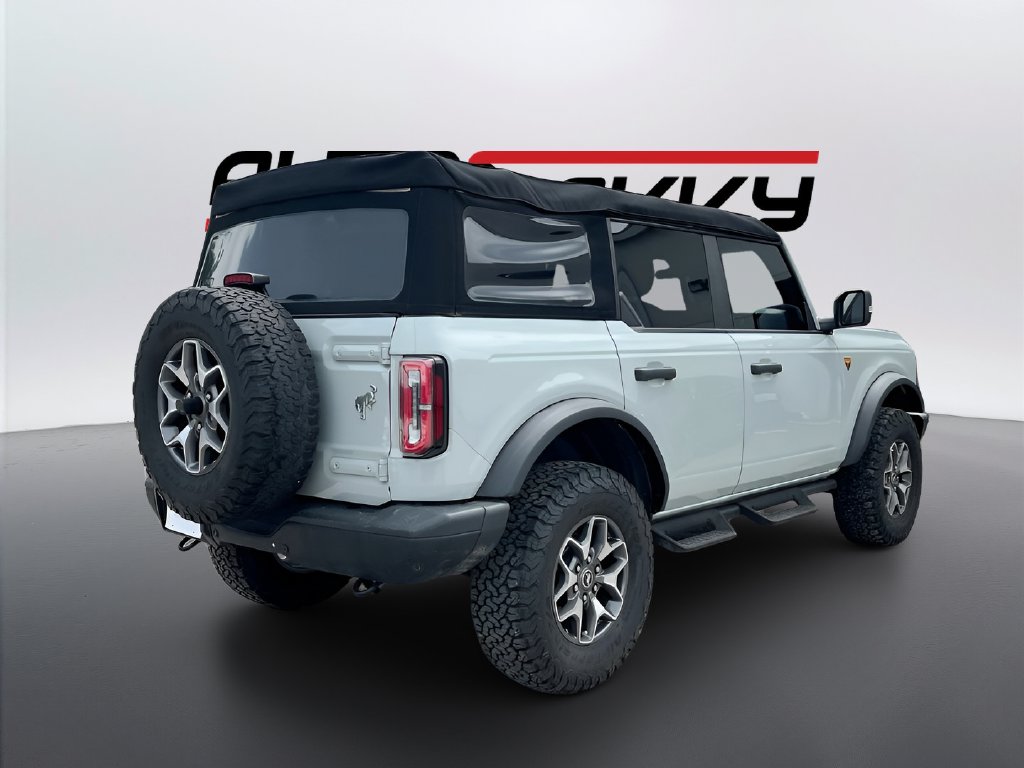2023 Ford Bronco photo 7 of 31