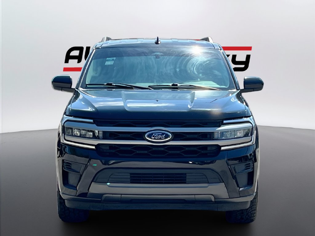 2023 Ford Expedition Max photo 2 of 33