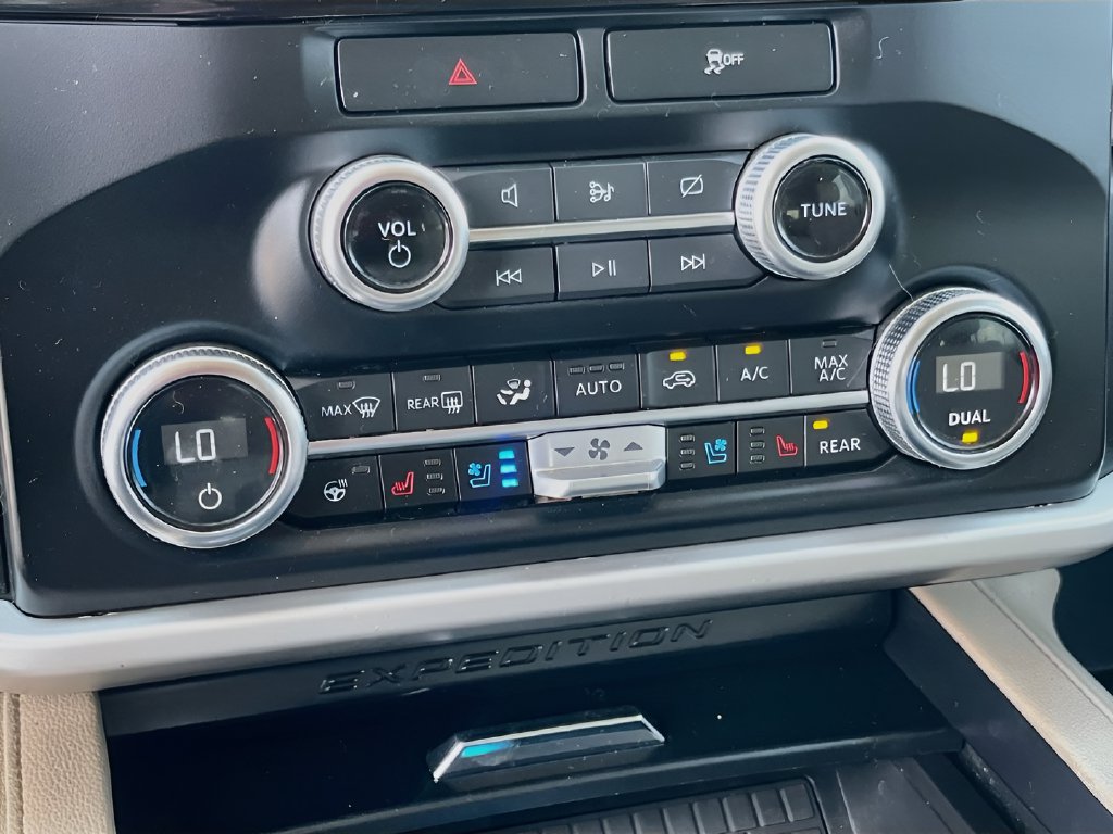 2023 Ford Expedition Max photo 16 of 33