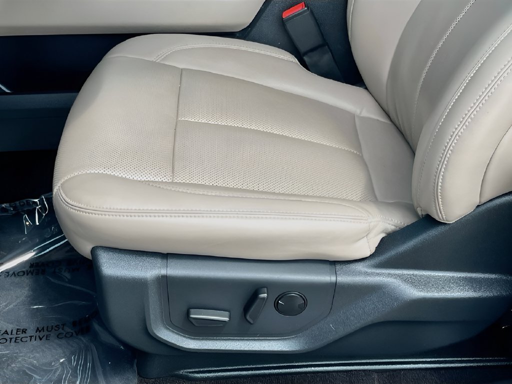 2023 Ford Expedition Max photo 19 of 33
