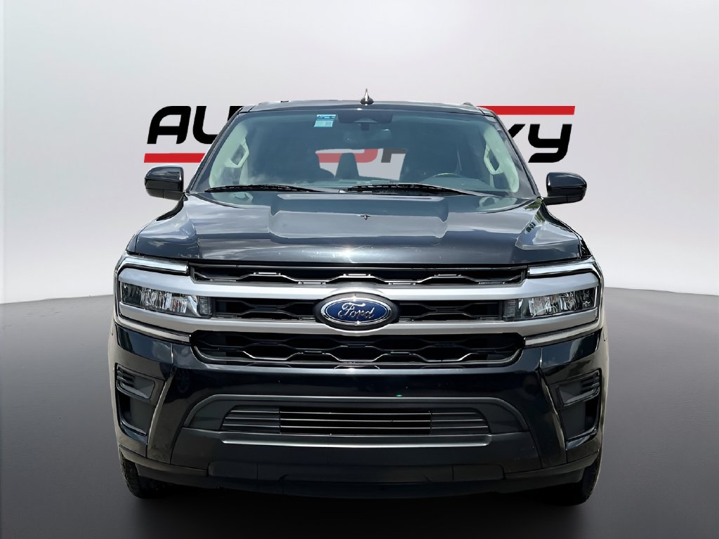 2022 Ford Expedition Max photo 2 of 32