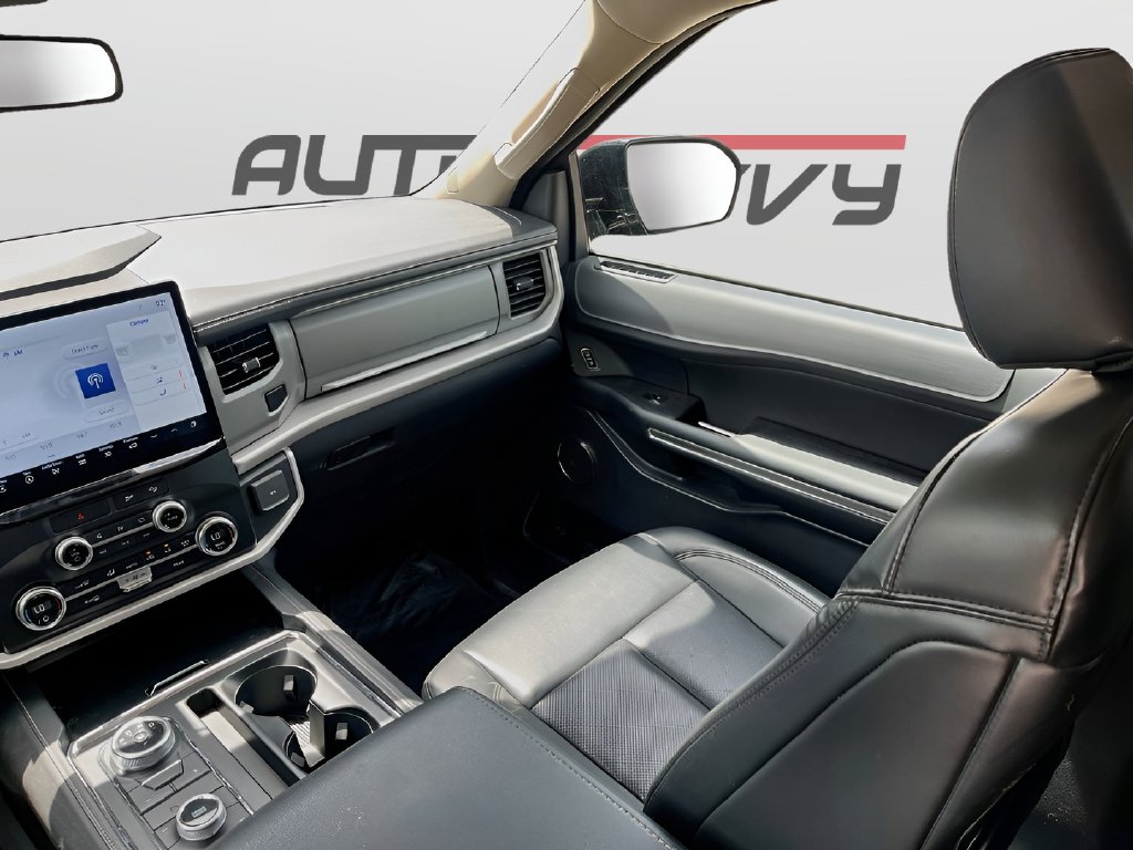 2022 Ford Expedition Max photo 22 of 32
