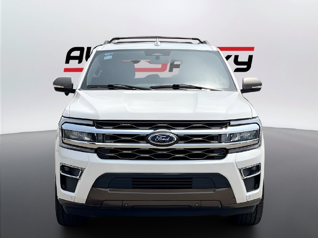 2024 Ford Expedition photo 2 of 37
