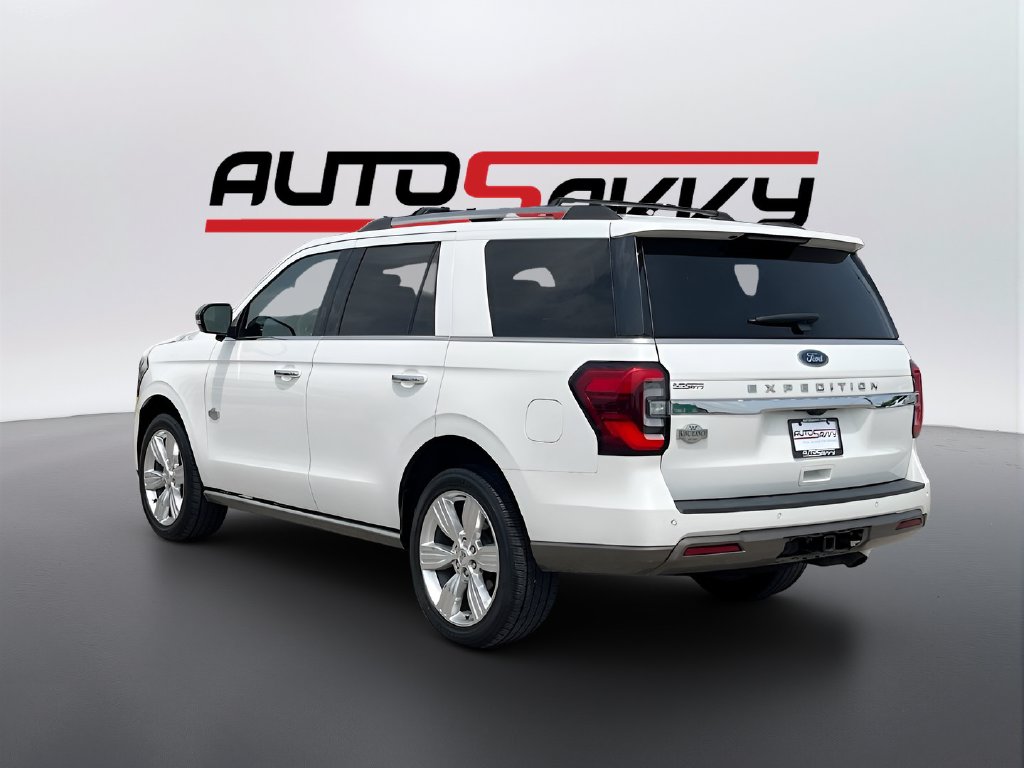 2024 Ford Expedition photo 5 of 37