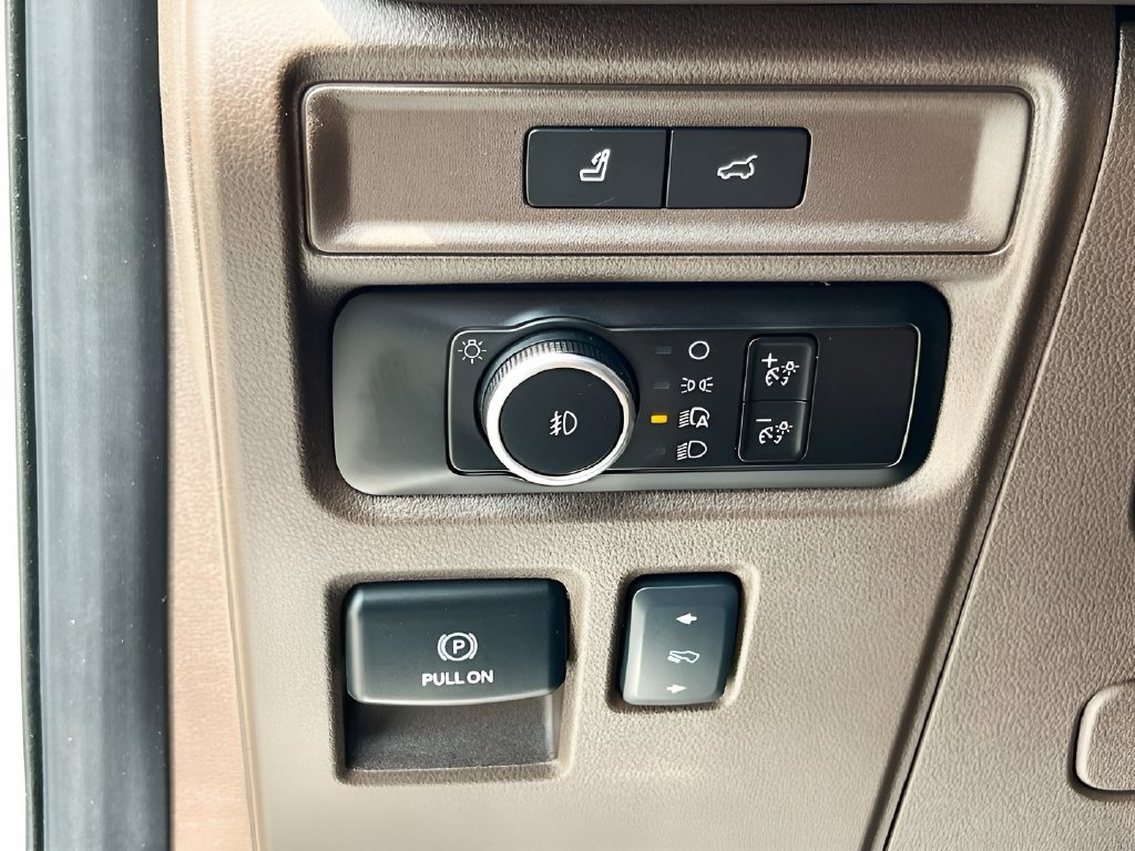 2024 Ford Expedition photo 10 of 37